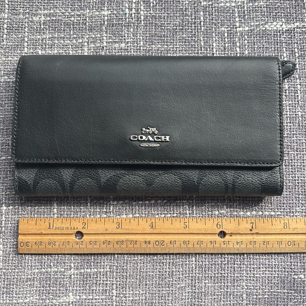 Coach wallet tri fold signature C monogram